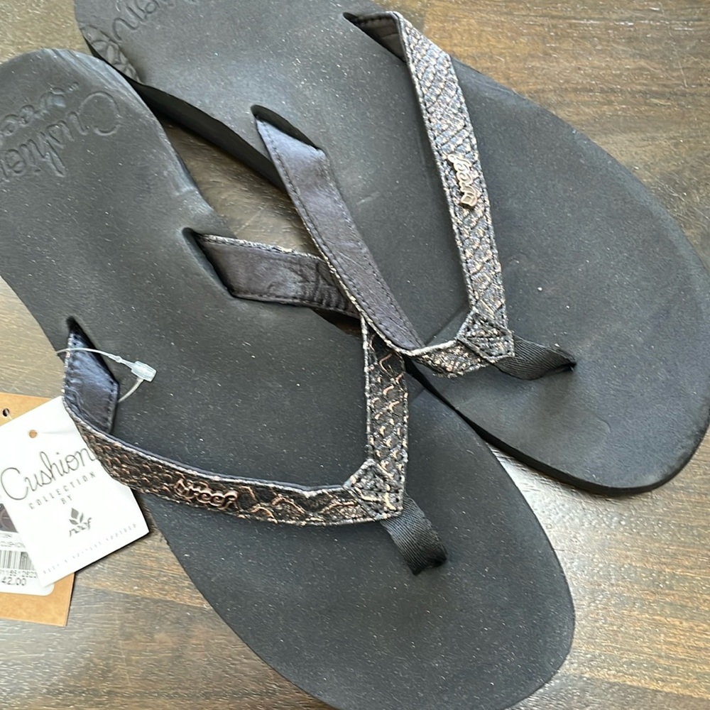 Reef star cushion sassy flip flops